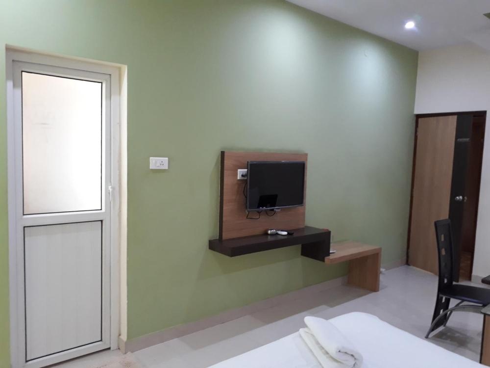 Room image 3