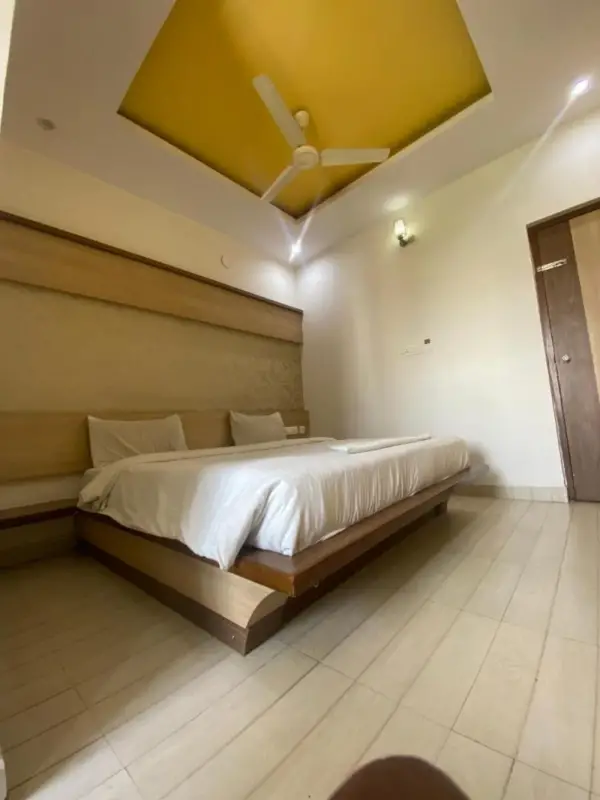 HOTEL SRI VAARI RESIDENCY 9
